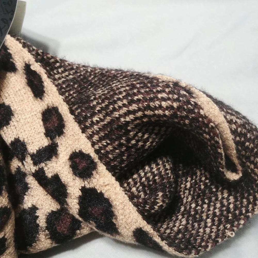 2 piece set Leopard Hat and Leopard Print Scarf Set with Poof, OS  NEW